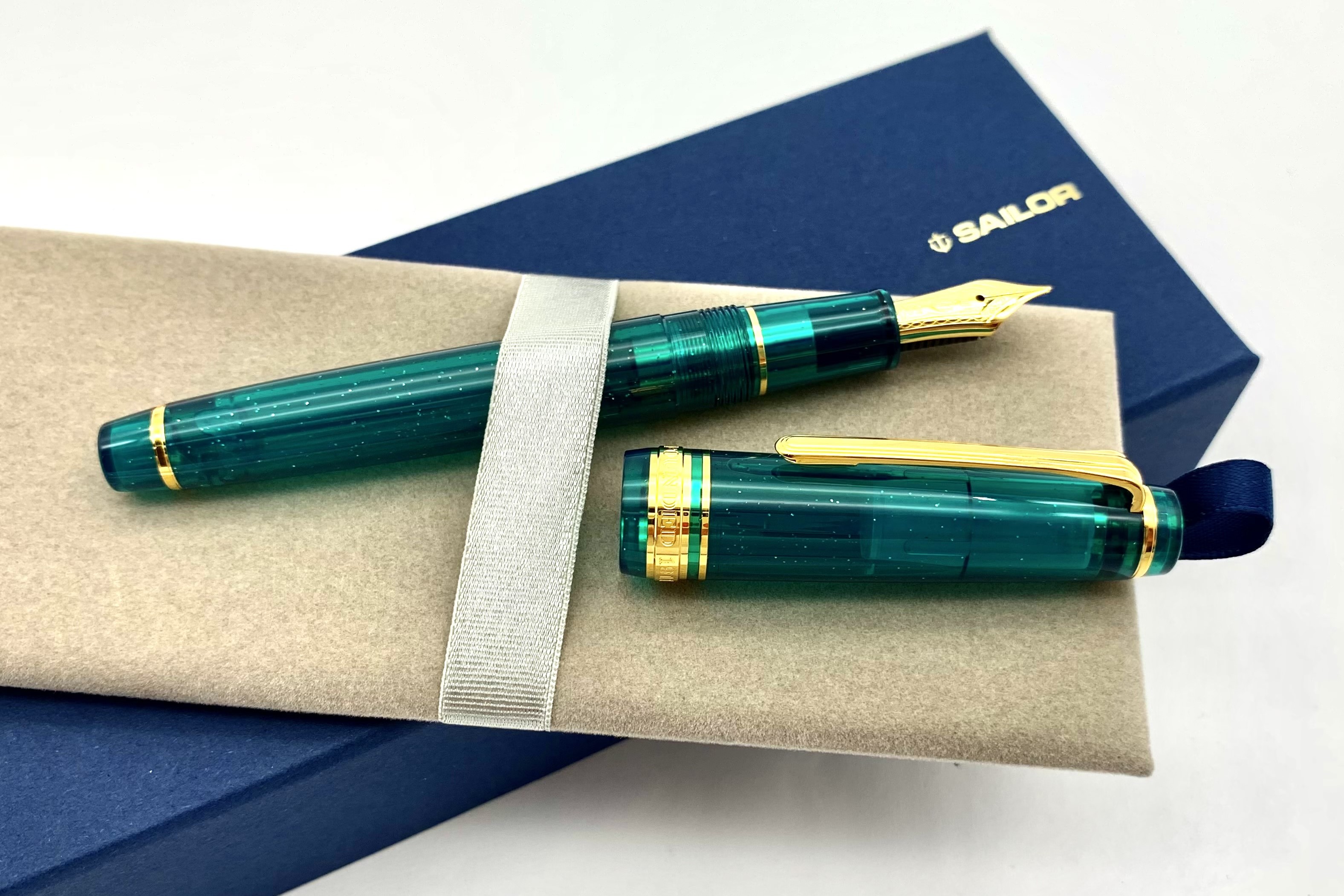 SailorProGearSlimBlueGreenNebulaFountainPen_Glamour